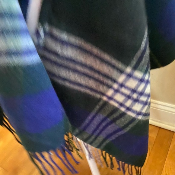 J.Crew black watch plaid wrap scarf 🖤💚💛 - Picture 4 of 15